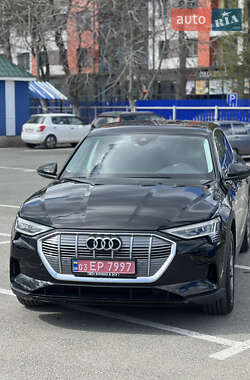 Внедорожник / Кроссовер Audi e-tron 2023 в 