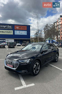 Внедорожник / Кроссовер Audi e-tron 2023 в 