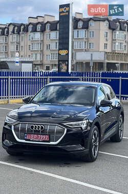 Внедорожник / Кроссовер Audi e-tron 2023 в 