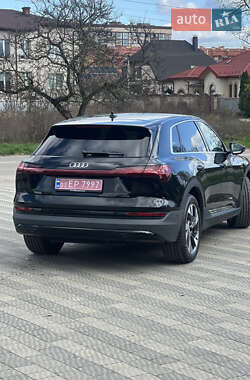Внедорожник / Кроссовер Audi e-tron 2023 в 