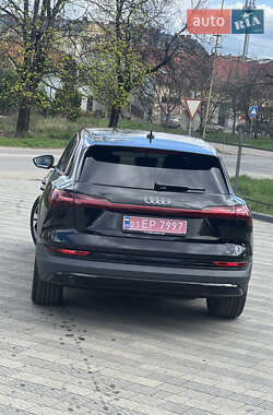 Внедорожник / Кроссовер Audi e-tron 2023 в 