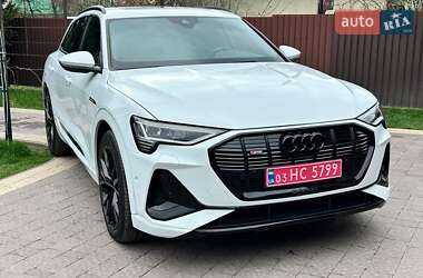 Позашляховик / Кросовер Audi e-tron 2019 в 