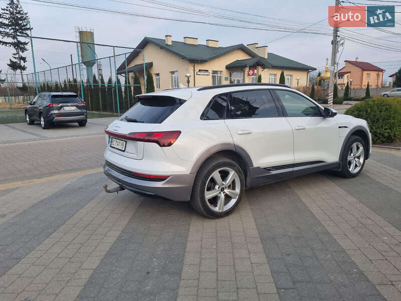 Внедорожник / Кроссовер Audi e-tron 2019 в Львове