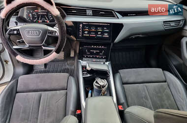 Внедорожник / Кроссовер Audi e-tron 2019 в 