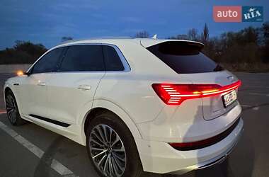Внедорожник / Кроссовер Audi e-tron 2020 в 