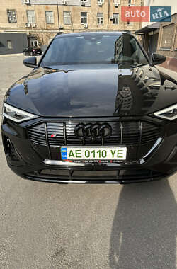 Внедорожник / Кроссовер Audi e-tron 2021 в 