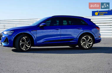 Внедорожник / Кроссовер Audi e-tron 2021 в 