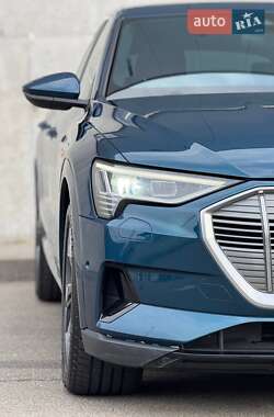 Внедорожник / Кроссовер Audi e-tron 2019 в 