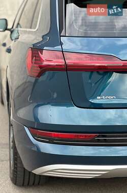 Внедорожник / Кроссовер Audi e-tron 2019 в 