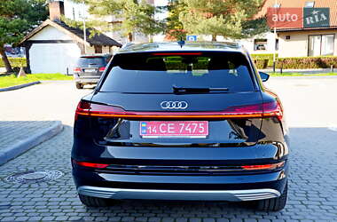 Позашляховик / Кросовер Audi e-tron 2019 в 