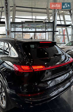 Позашляховик / Кросовер Audi e-tron 2020 в 