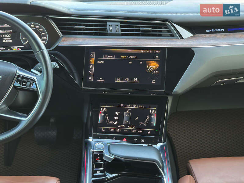 Внедорожник / Кроссовер Audi e-tron 2019 в Киеве