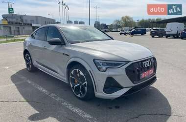 Внедорожник / Кроссовер Audi e-tron 2021 в 
