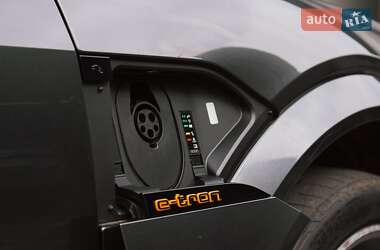 Внедорожник / Кроссовер Audi e-tron 2022 в 