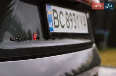 Внедорожник / Кроссовер Audi e-tron 2022 в 