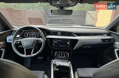 Внедорожник / Кроссовер Audi e-tron 2022 в 