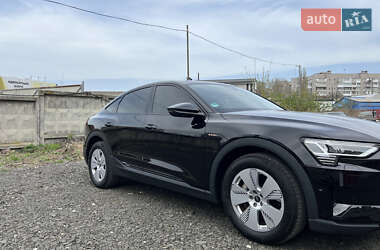 Внедорожник / Кроссовер Audi e-tron 2022 в 
