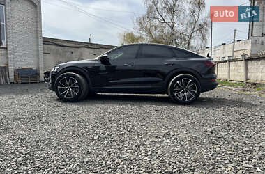 Внедорожник / Кроссовер Audi e-tron 2022 в 