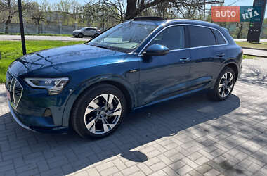Внедорожник / Кроссовер Audi e-tron 2020 в 