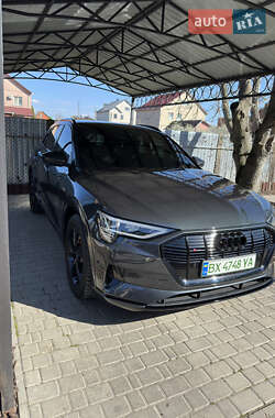 Внедорожник / Кроссовер Audi e-tron 2021 в 