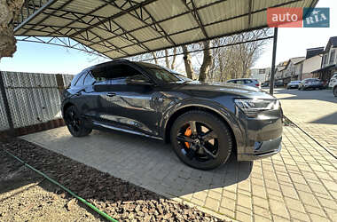 Внедорожник / Кроссовер Audi e-tron 2021 в 