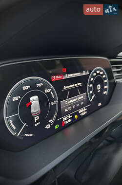 Внедорожник / Кроссовер Audi e-tron 2022 в 