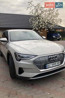 Внедорожник / Кроссовер Audi e-tron 2021 в 