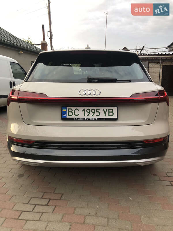 Позашляховик / Кросовер Audi e-tron 2021 в Шептицькому