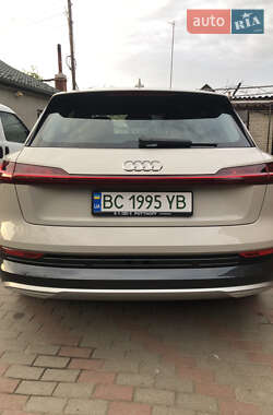 Внедорожник / Кроссовер Audi e-tron 2021 в 