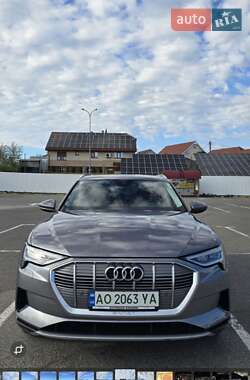 Внедорожник / Кроссовер Audi e-tron 2020 в 