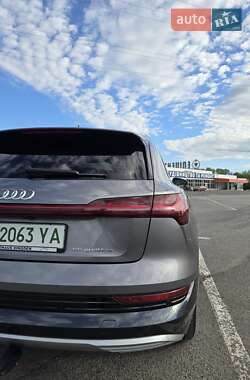 Внедорожник / Кроссовер Audi e-tron 2020 в 