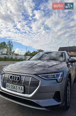 Внедорожник / Кроссовер Audi e-tron 2020 в 