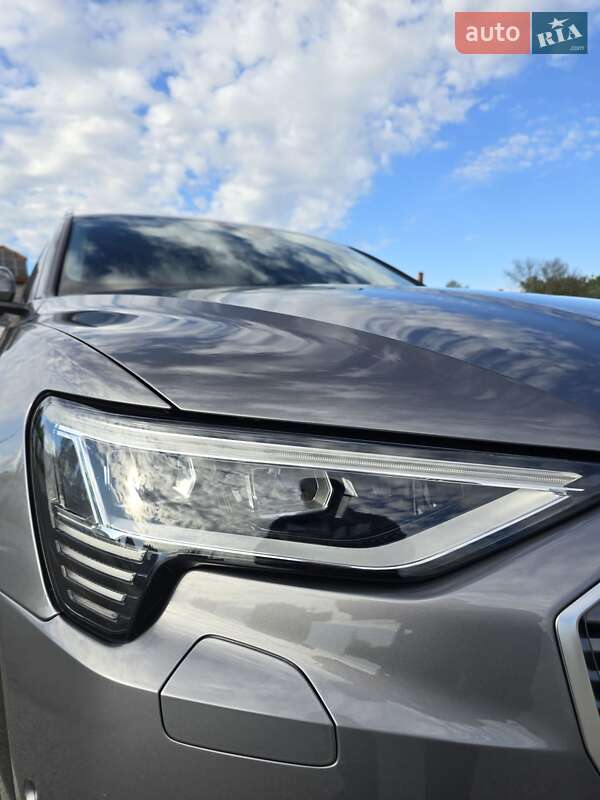 Позашляховик / Кросовер Audi e-tron 2020 в Ужгороді