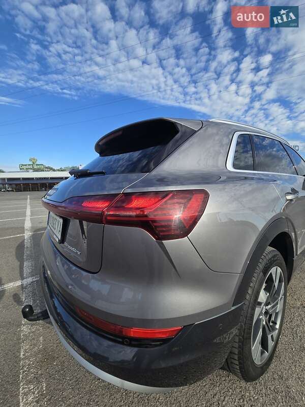 Позашляховик / Кросовер Audi e-tron 2020 в Ужгороді