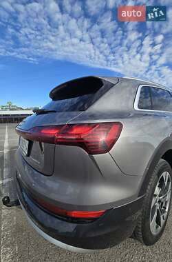 Внедорожник / Кроссовер Audi e-tron 2020 в 