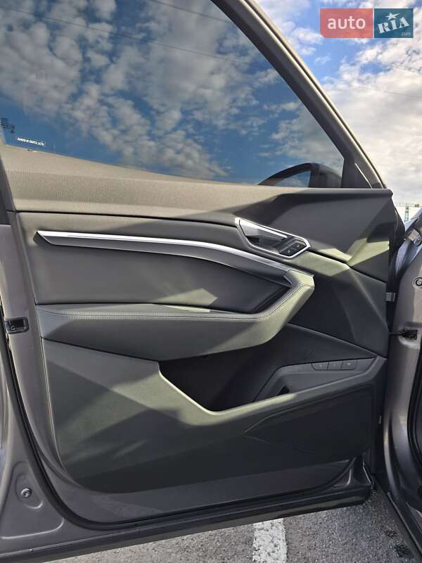 Позашляховик / Кросовер Audi e-tron 2020 в Ужгороді