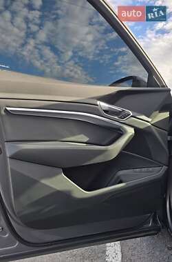 Внедорожник / Кроссовер Audi e-tron 2020 в 