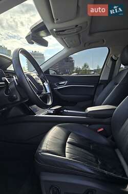 Внедорожник / Кроссовер Audi e-tron 2020 в 