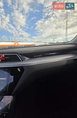 Внедорожник / Кроссовер Audi e-tron 2020 в 