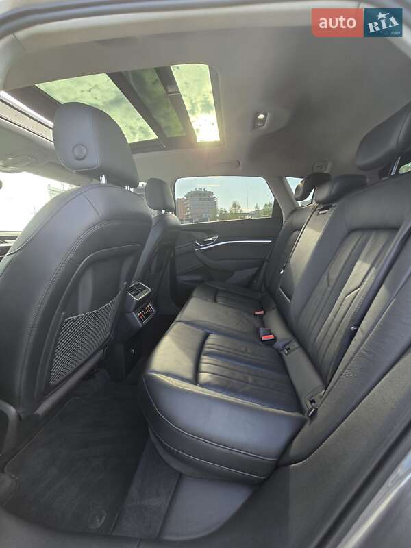 Позашляховик / Кросовер Audi e-tron 2020 в Ужгороді