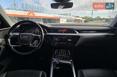 Внедорожник / Кроссовер Audi e-tron 2020 в 