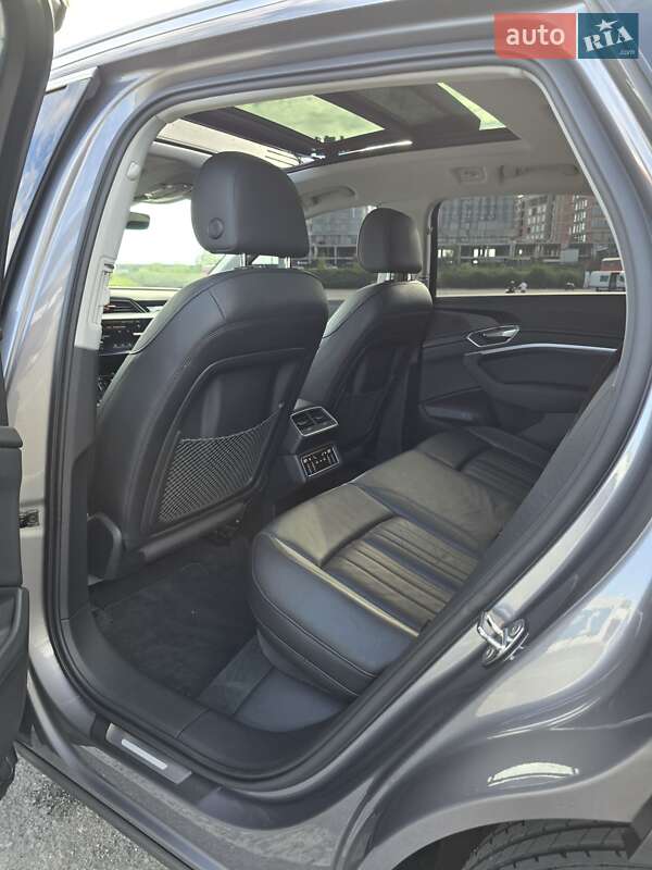 Позашляховик / Кросовер Audi e-tron 2020 в Ужгороді