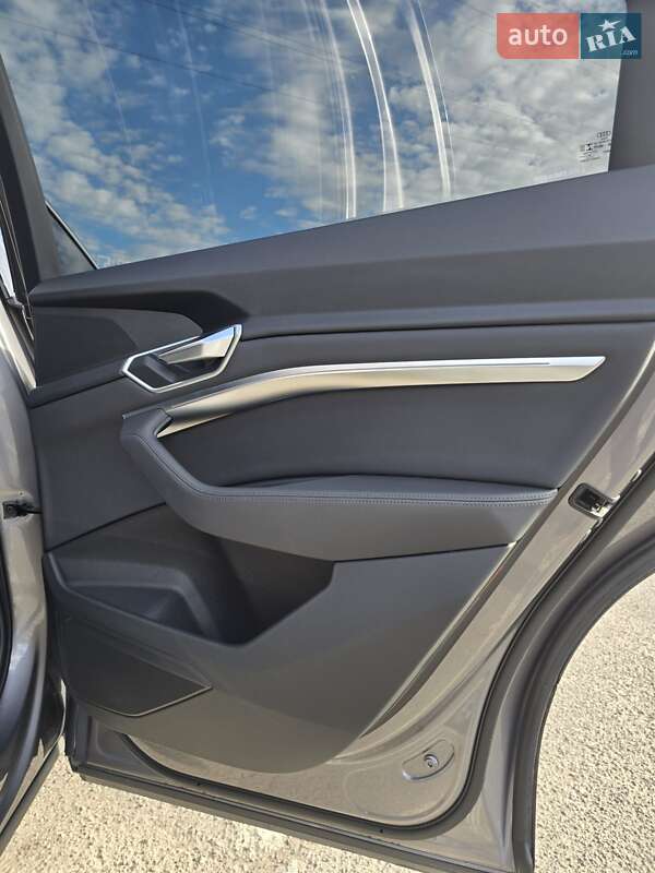 Позашляховик / Кросовер Audi e-tron 2020 в Ужгороді