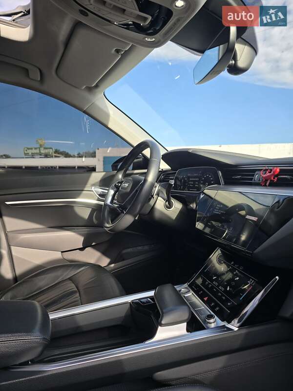 Позашляховик / Кросовер Audi e-tron 2020 в Ужгороді