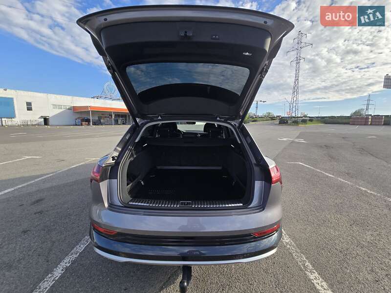 Внедорожник / Кроссовер Audi e-tron 2020 в Ужгороде