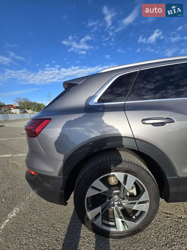 Позашляховик / Кросовер Audi e-tron 2020 в Ужгороді