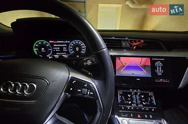 Внедорожник / Кроссовер Audi e-tron 2020 в 