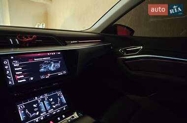 Внедорожник / Кроссовер Audi e-tron 2020 в 