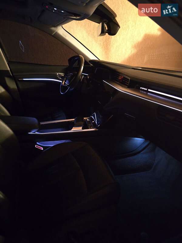 Позашляховик / Кросовер Audi e-tron 2020 в Ужгороді