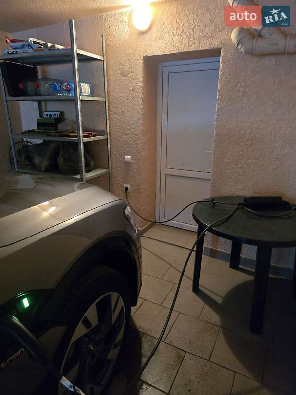 Позашляховик / Кросовер Audi e-tron 2020 в Ужгороді